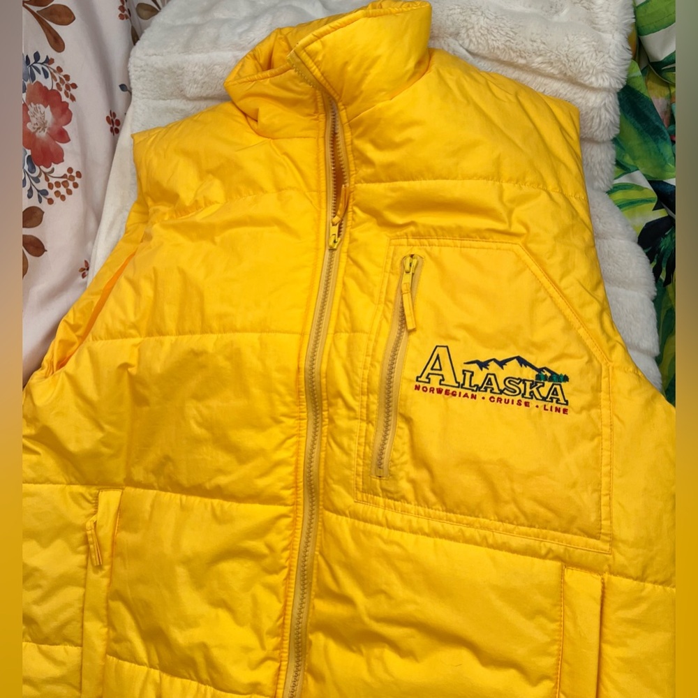 RARE Norwegian Cruise Line Adult L “Alaska” Full Zip Fall Winter Puffer Vest